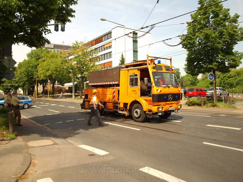 LKW riss Oberleitung ab Koeln Deutz Am Schnellert Siegburgerstr P057.JPG